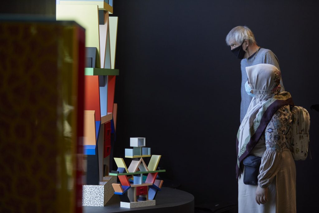 Couple looking at the Memphis exhibition in the gallery